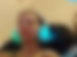 Live cam show with GwendaWanders - Skinny on slutload
