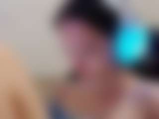Live cam show with GwendaWanders - Brown Eyes Brown Hair on Camsoda