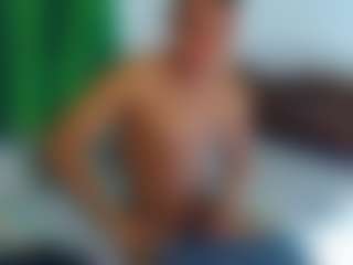 Live cam show with LuigiLuxs - Blowjob on Camsoda