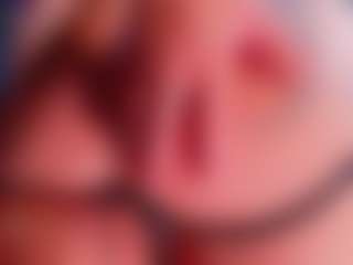 Live cam show with MiiaStonnee - Camel Toe on livesuperchat.net