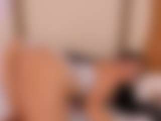 Live cam show with Ambarmml - BBW on StripNow