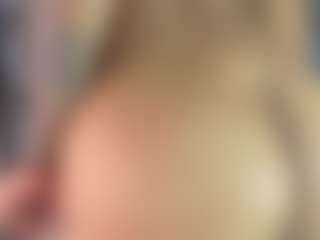 Live cam show with Kinsleybrown - Twerking on SquirtSoMuch