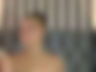 Live cam show with Kinsleybrown - Nipple Piercings on Dare Cams