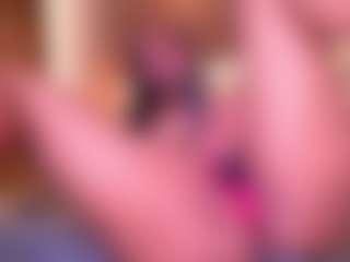 Live cam show with Kinsleybrown - Spank Brown Hair on Camsoda