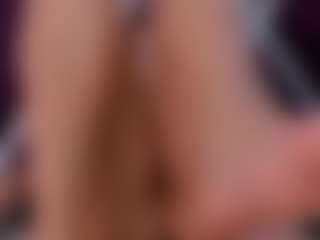 Live cam show with Sky Saenz - Blonde Hair on Camming Site