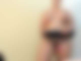 Sky Saenz's Live Sex Cam Show