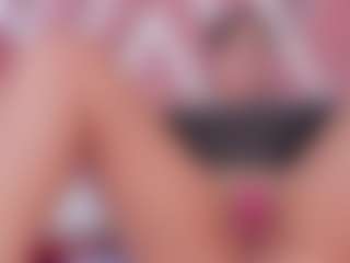 Live cam show with Sky Saenz - Camel Toe on CamClone