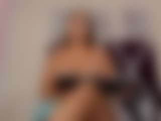 Sky Saenz's Live Sex Cam Show