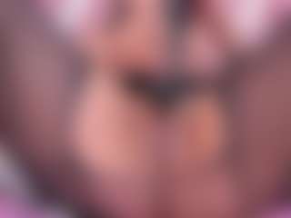 Live cam show with Sky Saenz - Blonde Hair Curvy on Milfs Live