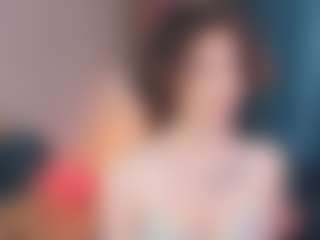 Live cam show with SunDeane - Curvy on TeamSkeetLive