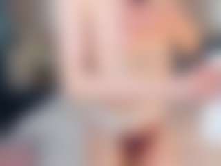 Live cam show with SunDeane - Curvy on TeamSkeetLive