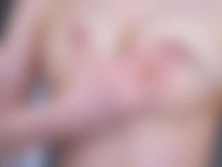 Live cam show with Chenier - Hairy Pussy on AdultVida.com