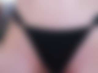Live cam show with Chenier - Blue Eyes on AdultVida.com