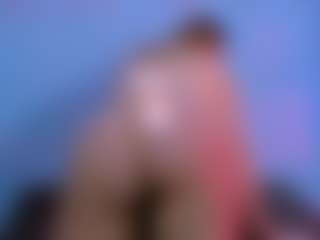 Live cam show with shadow-kiss - Average on Camsoda