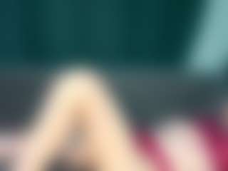 Live cam show with Val - Slender on Milfs Live