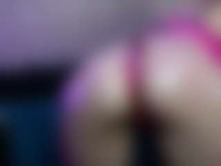 Live cam show with KimJada - Average on UwU Esports