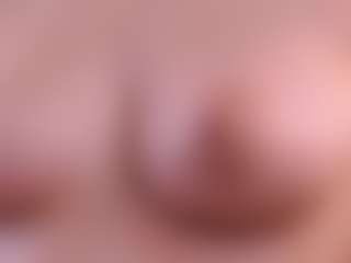 Live cam show with Mia - Raven Hair on AdultVida.com