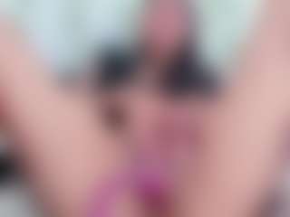 Live cam show with LaurenBellucci - Skinny MILF on Adult Interactions