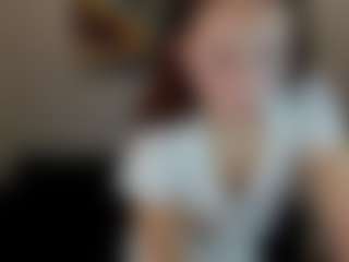 Live cam show with Tracey-Gill - Moaning on galaxygirlnitro.com