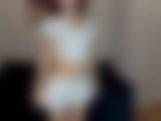 Live cam show with Tracey-Gill - Moaning on milfzrlive.com