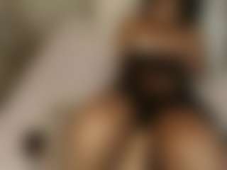 IsaLuxury's Live Sex Cam Show