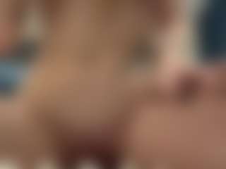 Live cam show with Elin - Moaning on livesuperchat.net