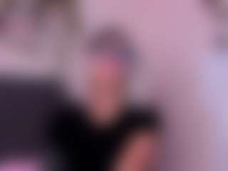 Live cam show with Ambarr - Thin on WildCum