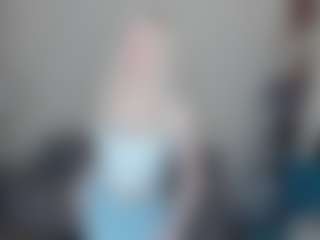 Live cam show with CecilaChars - Skinny on Free Soda