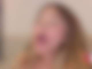 Live cam show with Dulcepowll - Blonde Hair Petite on Camsoda