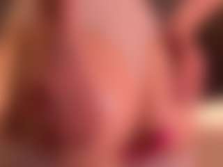 Live cam show with Emmiellee - Tease Brown Hair on Camsoda