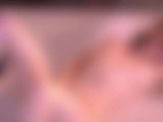 Live cam show with Emmiellee - Normal on Cam Slut