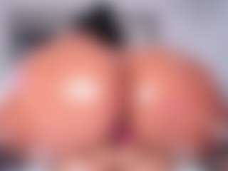 Live cam show with Janna - Mature MILF on livesuperchat.net