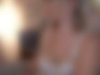 Live cam show with LunneaEvienne - Gray Eyes on SmokeAndPoke