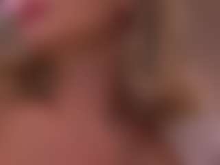 Live cam show with LunneaEvienne - Blonde Hair on Camsoda