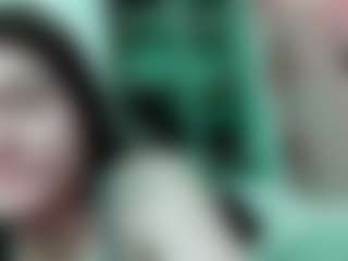 Live cam show with Emma - Nipple Piercings on AdultVida.com