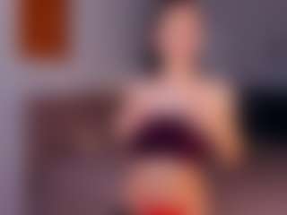 Live cam show with Emma - Oil on Chatstar