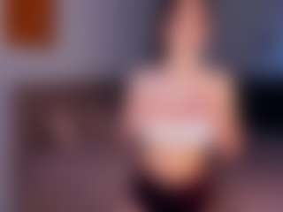 Live cam show with Emma - Camel Toe on madthumbs