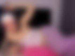 Live cam show with L a u r a - Thong on livesuperchat.net
