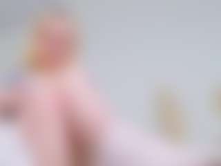 Live cam show with LilSuzy - Upskirt on Dolls Live