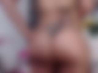 Live cam show with DESIRE10INCHES - Huge Tits on livesuperchat.net