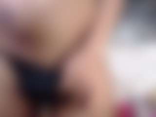 Live cam show with DESIRE10INCHES - English on Camsoda