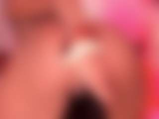 Live cam show with Dionne Venturi🌸 - Petite Teen (18+) on Hubzter Live
