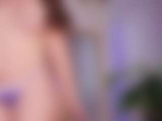 Live cam show with Emilia-Monroee - Creampie on TeamSkeetLive