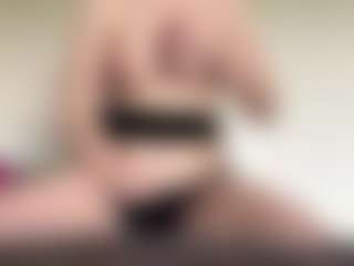 Live cam show with MerrySuneson - Shaved on AdultVida.com