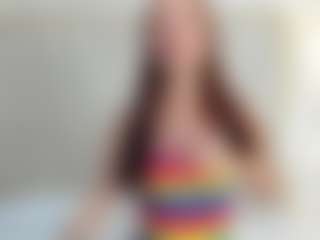Live cam show with Valery - Petite on Camsoda