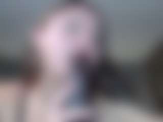 Live cam show with Krispyshot - Green Eyes on Stripli.com