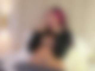 Live cam show with Luna - Thick on AdultVida.com