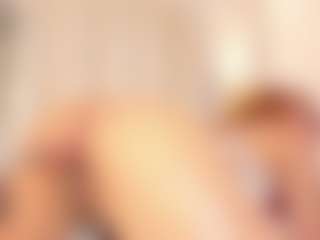 Live cam show with Luna - Thick on livesuperchat.net