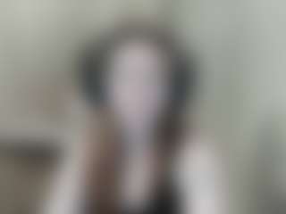 Live cam show with MegganPeare - Brown Hair on TeamSkeetLive