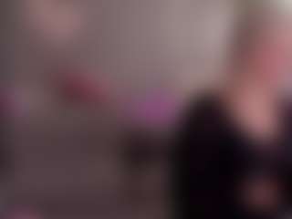 Live cam show with Betty-Brock - Mature on Camsoda